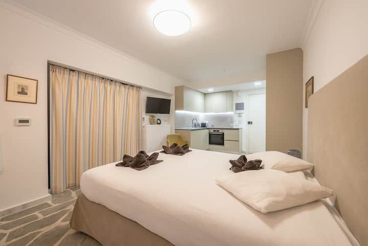 Looking back across the bed towards the kitchen.